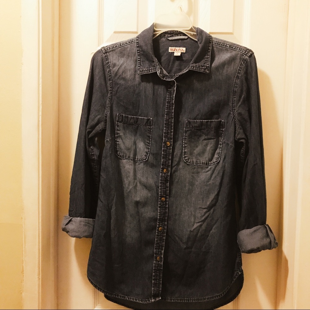 Jean buttoned down shirt.